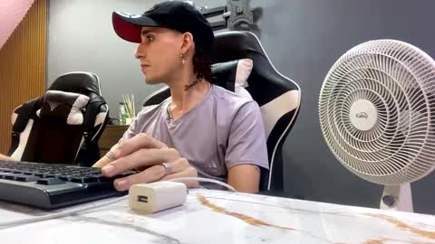 Snapshot of hell_boy66 chatting on 01/14/25, 12:22 Eros online show from 01/14/25, 12:22