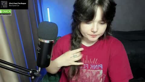 Red online show from 11/09/25, 06:39