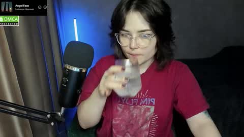 Red online show from 01/15/26, 06:44