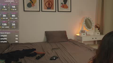 Snapshot of hell_lo chatting on 02/22/25, 08:53 Lorette Lory online show from 02/22/25, 08:53