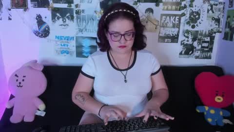 Snapshot of hellen21rose chatting on 05/19/26, 03:57 hellen online show from 05/19/26, 03:57