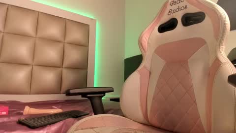 hellen__smith_ online show from 09/10/25, 02:11