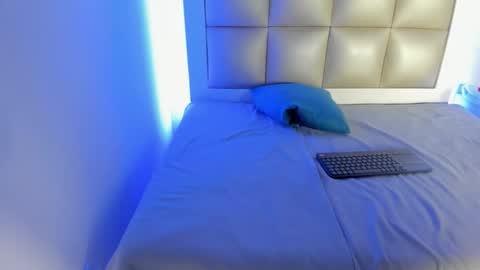 hellen__smith_ online show from 01/13/26, 09:20