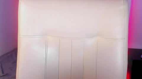 hellen__smith_ online show from 04/18/26, 02:37