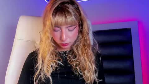 Snapshot of hellen__smith_ chatting on 04/21/26, 01:42 hellen__smith_ online show from 04/21/26, 01:42