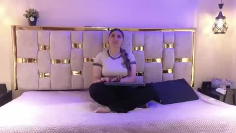 Hellen.  online show from 03/25/26, 11:49