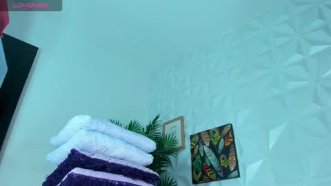 hellen     online show from 09/08/25, 07:13