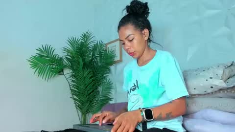 hellen     online show from 10/04/25, 07:01