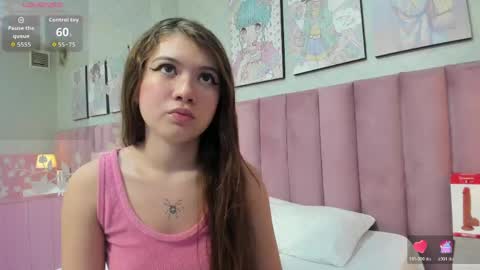 Snapshot of hellencute18_ chatting on 06/08/26, 11:10 online show from 06/08/26, 11:10
