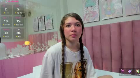 Snapshot of hellencute18_ chatting on 06/24/26, 10:58 online show from 06/24/26, 10:58
