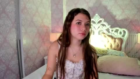 Snapshot of hellencute18_ chatting on 07/22/26, 11:02 online show from 07/22/26, 11:02