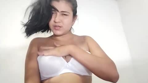 Snapshot of hellennmoon chatting on 02/25/26, 04:00 Hellen online show from 02/25/26, 04:00