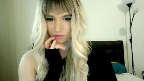 Snapshot of hellenspellman chatting on 03/05/25, 09:05 Helen Spellman online show from 03/05/25, 09:05