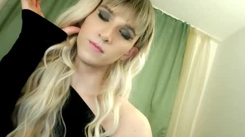 Snapshot of hellenspellman chatting on 03/06/25, 12:54 Helen Spellman online show from 03/06/25, 12:54