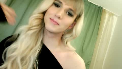 Snapshot of hellenspellman chatting on 03/06/25, 04:30 Helen Spellman online show from 03/06/25, 04:30