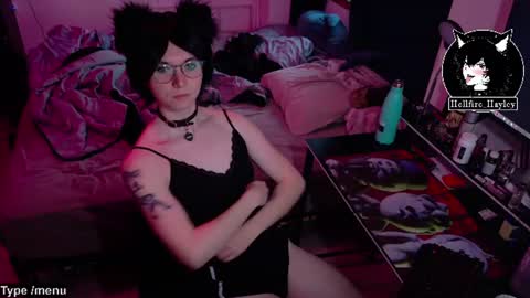 Snapshot of hellfire_girl chatting on 06/22/26, 03:25 Hayley online show from 06/22/26, 03:25