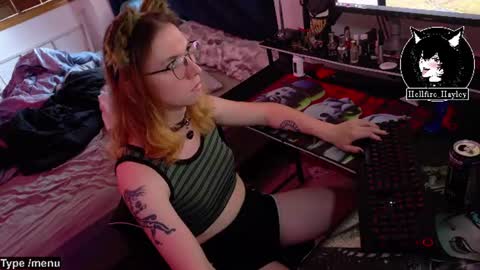 Snapshot of hellfire_girl chatting on 07/12/26, 12:12 Hayley online show from 07/12/26, 12:12