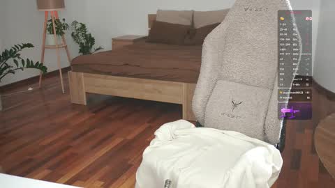 Taya online show from 09/25/25, 07:06