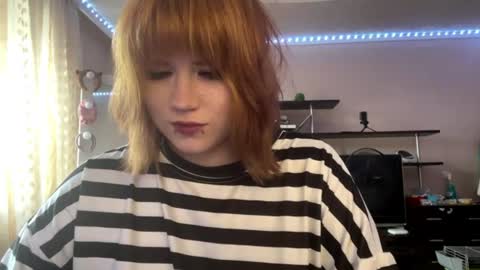 Snapshot of hellokinki chatting on 06/22/26, 03:42 hellokinki online show from 06/22/26, 03:42
