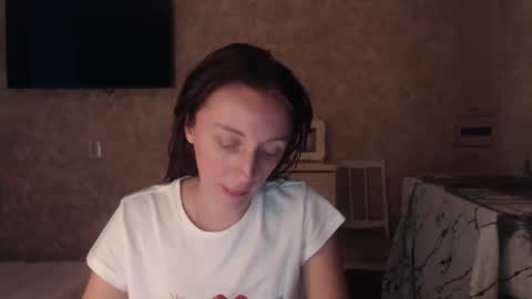 Snapshot of hellokittykaty chatting on 12/26/24, 06:52 Victory online show from 12/26/24, 06:52