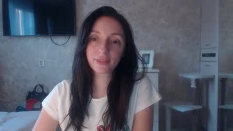 Snapshot of hellokittykaty chatting on 01/20/25, 07:04 Victory online show from 01/20/25, 07:04