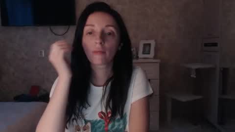 Snapshot of hellokittykaty chatting on 01/21/25, 06:33 Victory online show from 01/21/25, 06:33