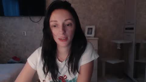 Snapshot of hellokittykaty chatting on 01/22/25, 07:25 Victory online show from 01/22/25, 07:25