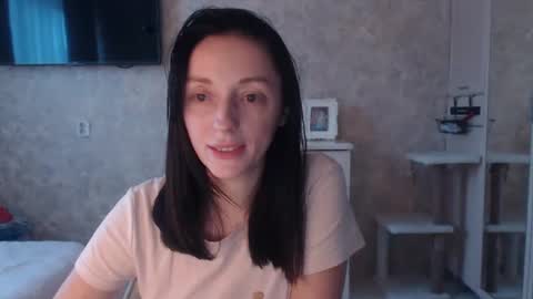 Snapshot of hellokittykaty chatting on 02/18/25, 06:26 Victory online show from 02/18/25, 06:26