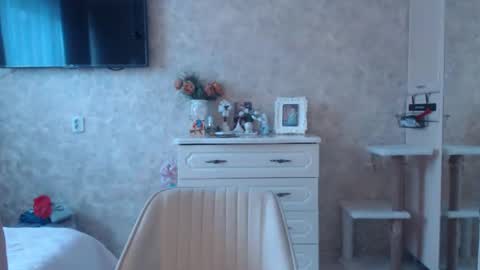 Snapshot of hellokittykaty chatting on 02/19/25, 06:33 Victory online show from 02/19/25, 06:33