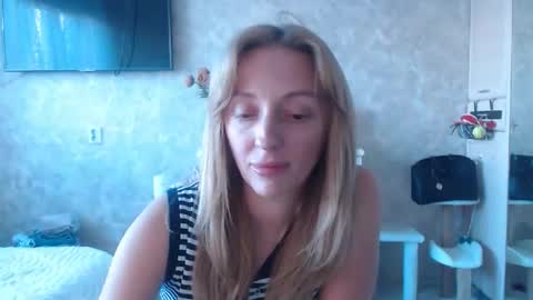 Snapshot of hellokittykaty chatting on 09/25/25, 06:17 Victory online show from 09/25/25, 06:17