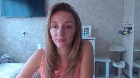 Snapshot of hellokittykaty chatting on 10/06/25, 06:11 Victory online show from 10/06/25, 06:11