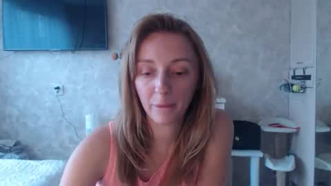 Snapshot of hellokittykaty chatting on 10/10/25, 06:34 Victory online show from 10/10/25, 06:34