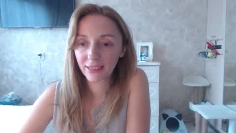 Snapshot of hellokittykaty chatting on 10/15/25, 07:19 Victory online show from 10/15/25, 07:19