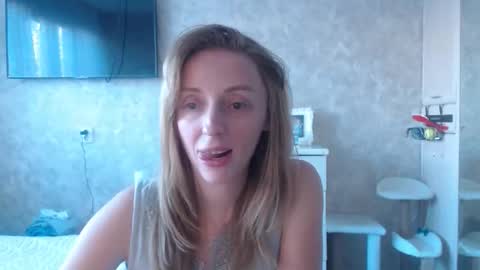 Snapshot of hellokittykaty chatting on 10/17/25, 06:38 Victory online show from 10/17/25, 06:38