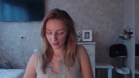 Snapshot of hellokittykaty chatting on 11/07/25, 06:35 Victory online show from 11/07/25, 06:35