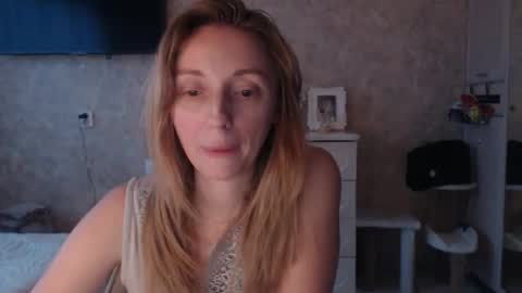 Snapshot of hellokittykaty chatting on 11/13/25, 06:34 Victory online show from 11/13/25, 06:34