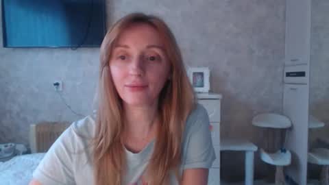 Snapshot of hellokittykaty chatting on 02/11/26, 06:18 Victory online show from 02/11/26, 06:18