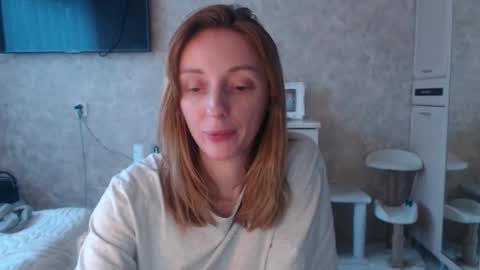 Snapshot of hellokittykaty chatting on 02/17/26, 06:21 Victory online show from 02/17/26, 06:21