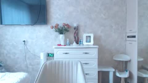 Snapshot of hellokittykaty chatting on 02/19/26, 06:53 Victory online show from 02/19/26, 06:53