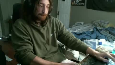 Snapshot of hellothereimcoolyo chatting on 05/12/26, 05:10 longhairbeardedguy online show from 05/12/26, 05:10