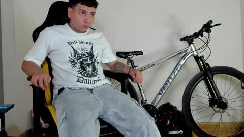 Snapshot of hellstar_team chatting on 10/19/25, 08:15 Star and Andy online show from 10/19/25, 08:15