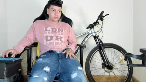 Snapshot of hellstar_team chatting on 10/21/25, 05:30 Star and Andy online show from 10/21/25, 05:30