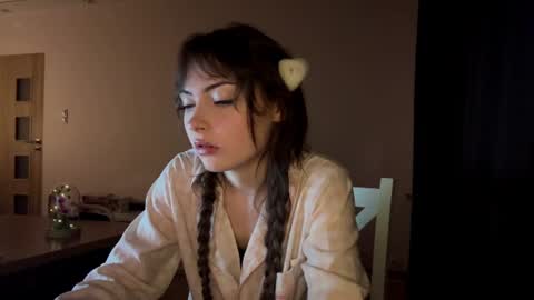 hellyluxury online show from 06/19/26, 07:28
