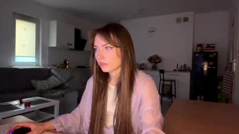 hellyluxury online show from 07/16/26, 06:36