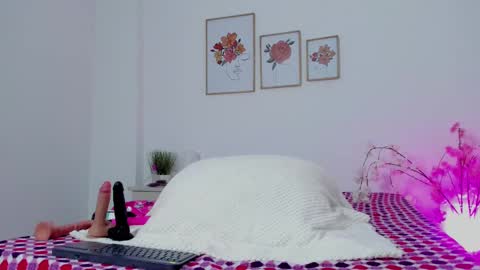 Snapshot of hellzel_moon chatting on 10/03/25, 07:22 Hellzel online show from 10/03/25, 07:22