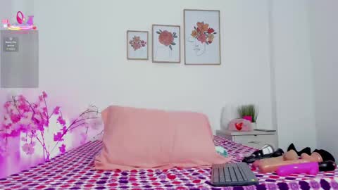 Snapshot of hellzel_moon chatting on 10/09/25, 07:23 Hellzel online show from 10/09/25, 07:23