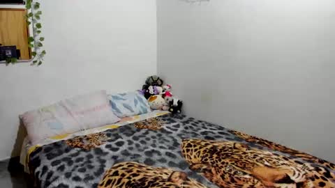 Snapshot of helokitkat chatting on 11/19/25, 04:34 helokitkat online show from 11/19/25, 04:34