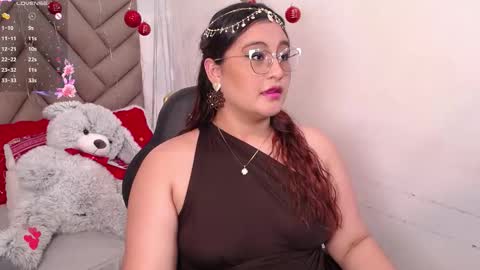 Zahira online show from 12/18/25, 08:48