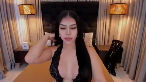Snapshot of hennessygoddess69 chatting on 10/19/25, 01:45 HENNESSY online show from 10/19/25, 01:45