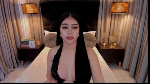 Snapshot of hennessygoddess69 chatting on 10/23/25, 03:44 HENNESSY online show from 10/23/25, 03:44